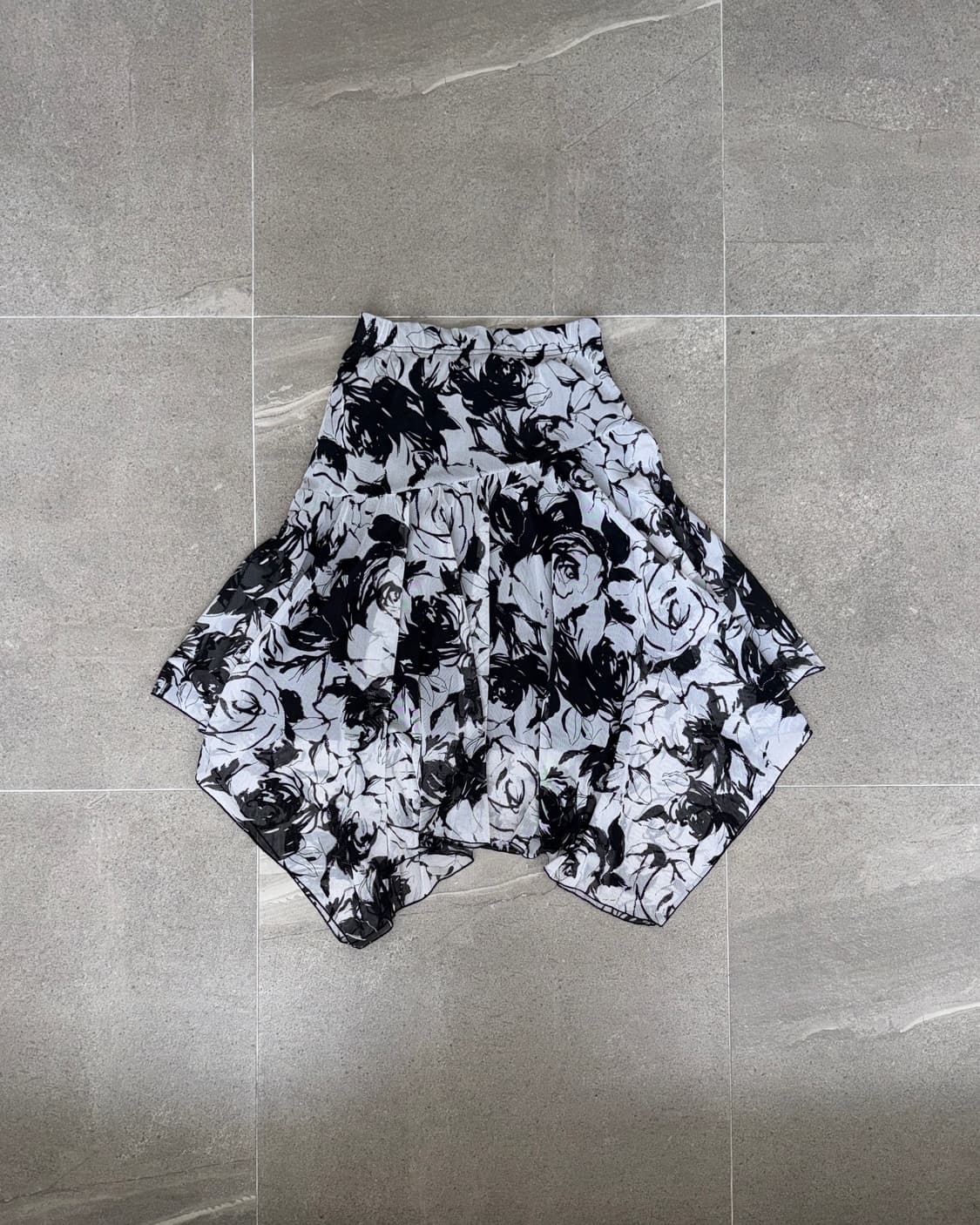 Black & white oriental rose unbalance sk 상품이미지1
