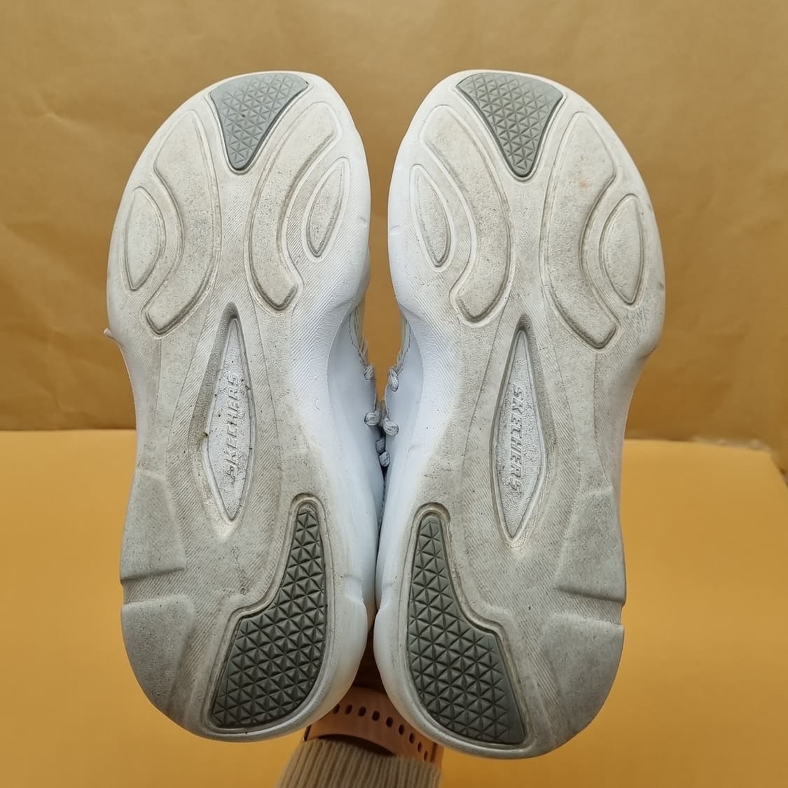 스케쳐스 메모리폼 여성운동화230  상품이미지3