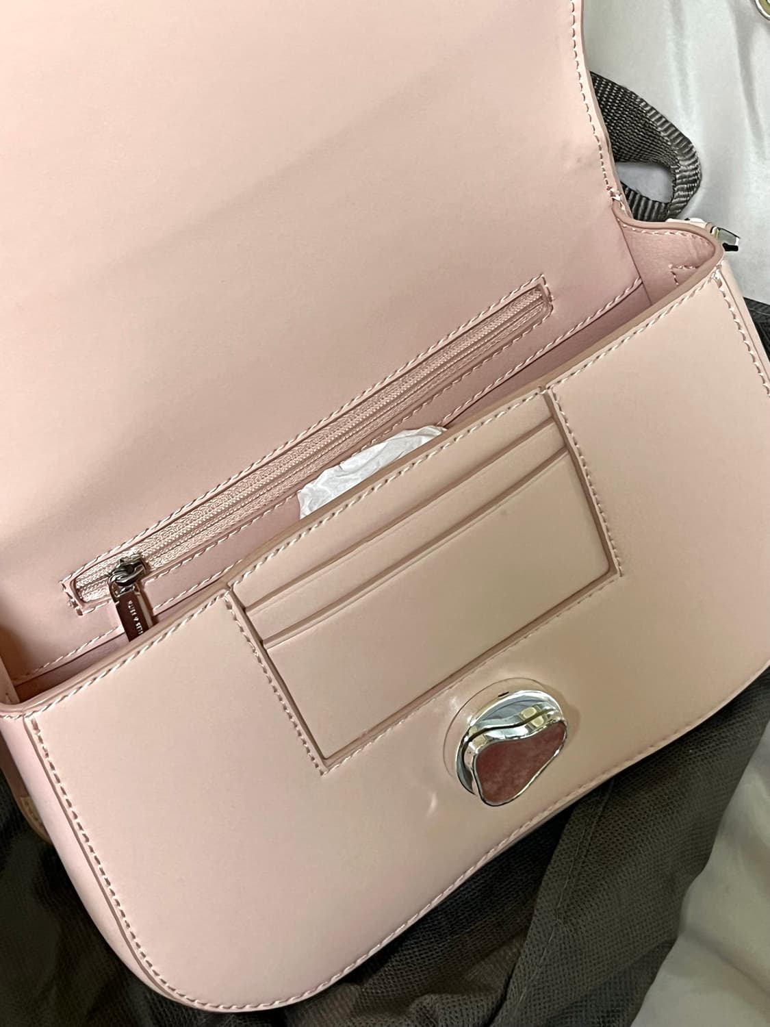 찰스앤키스 연핑크 크로스백 (희귀 아이템) 상품이미지6