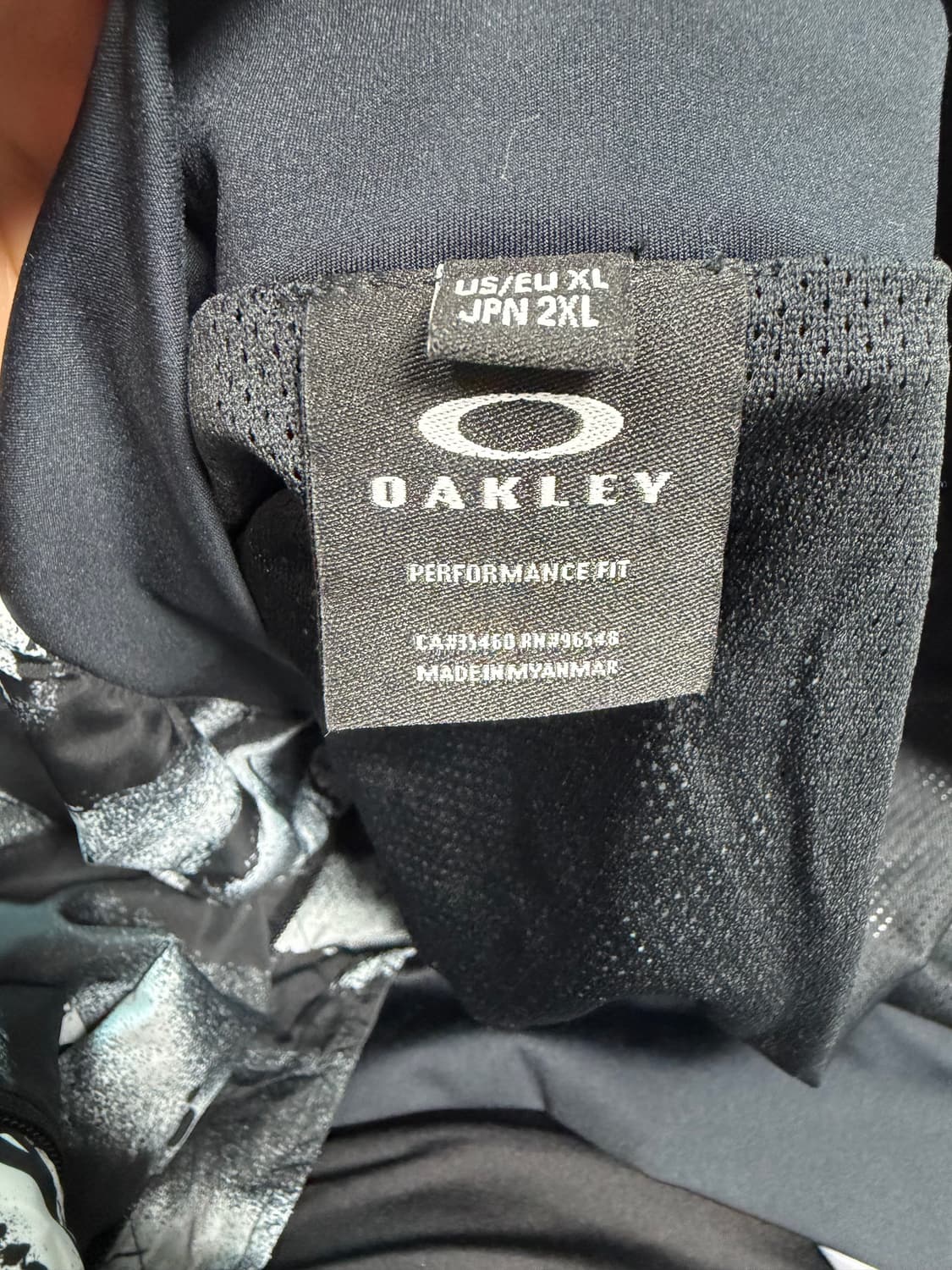 오클리 블랙 화이트 페인팅 바람막이 상품이미지3