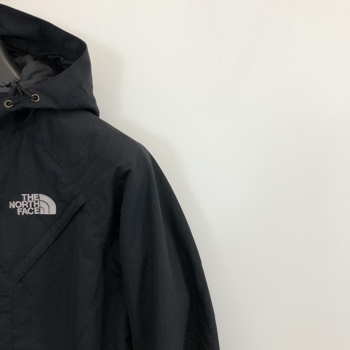 노스페이스 바람막이 85 사이즈 블랙  상품이미지2