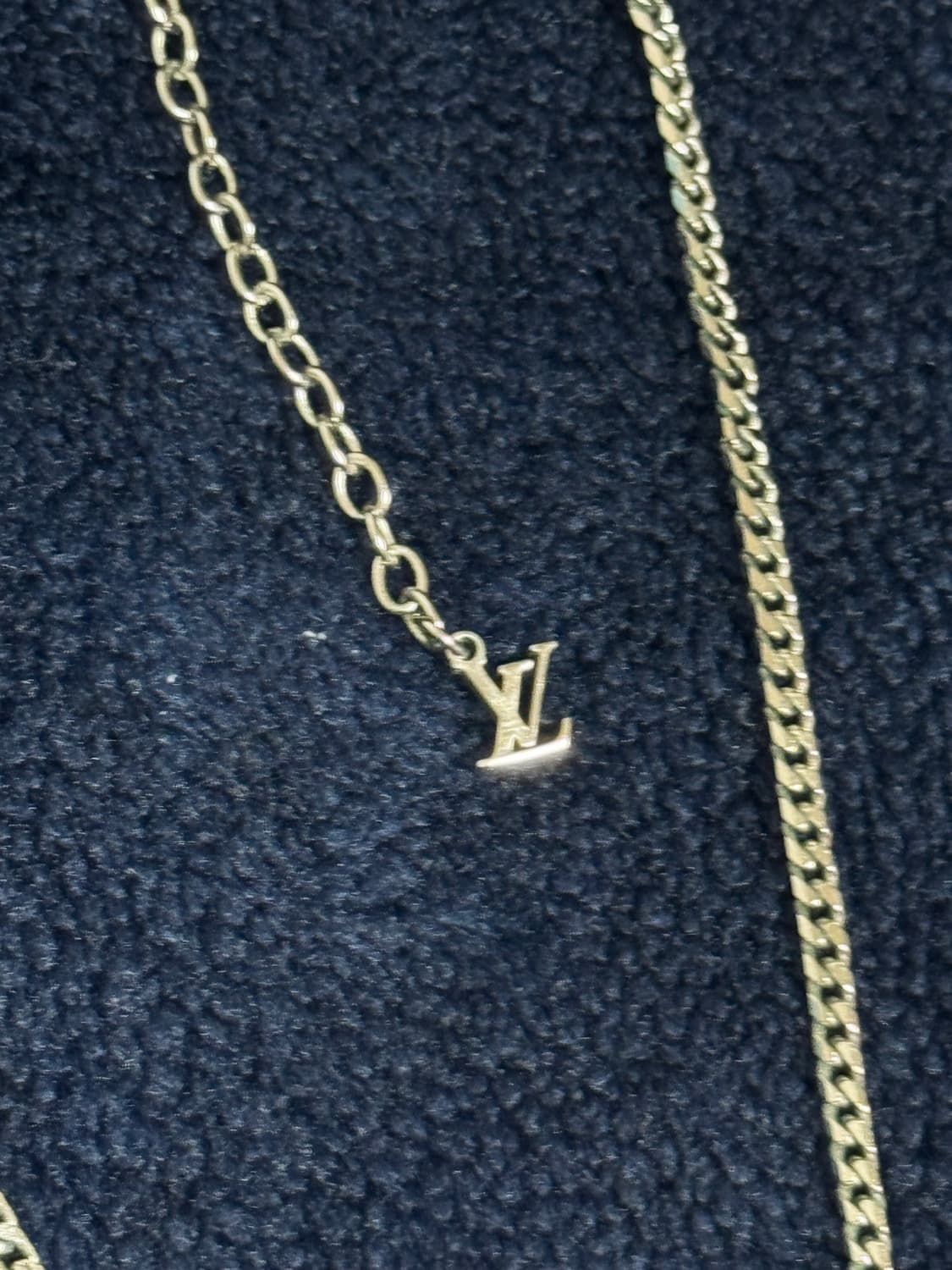 루이비통 쉘 펜던트 목걸이 상품이미지5