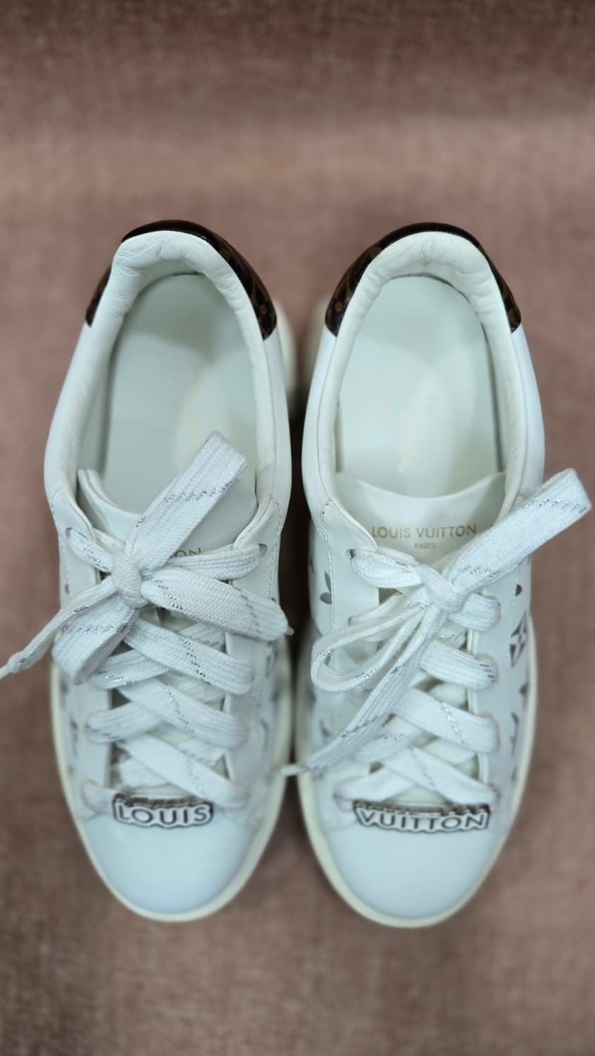 루이비통 정품  230mm- 일회착 타임아웃 이니셜 레더 스니커즈  상품이미지2