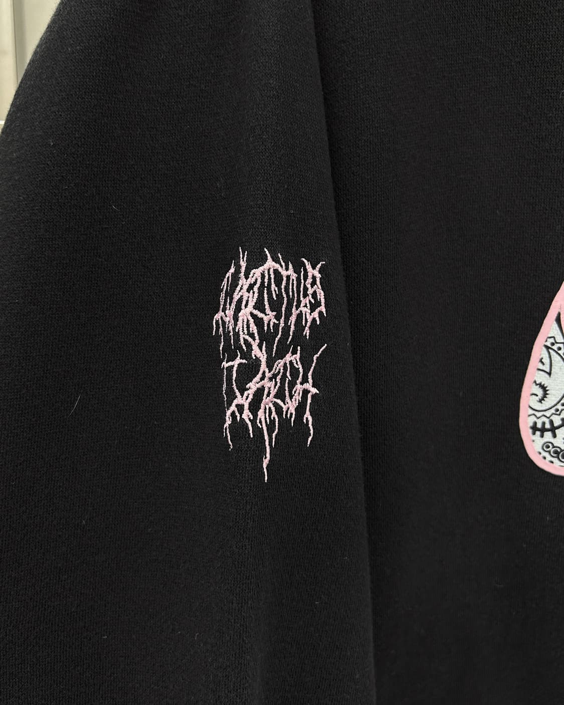 나이키 x 트래비스 스캇 페이즐리 스우시 스웻 후드티 블랙 상품이미지3