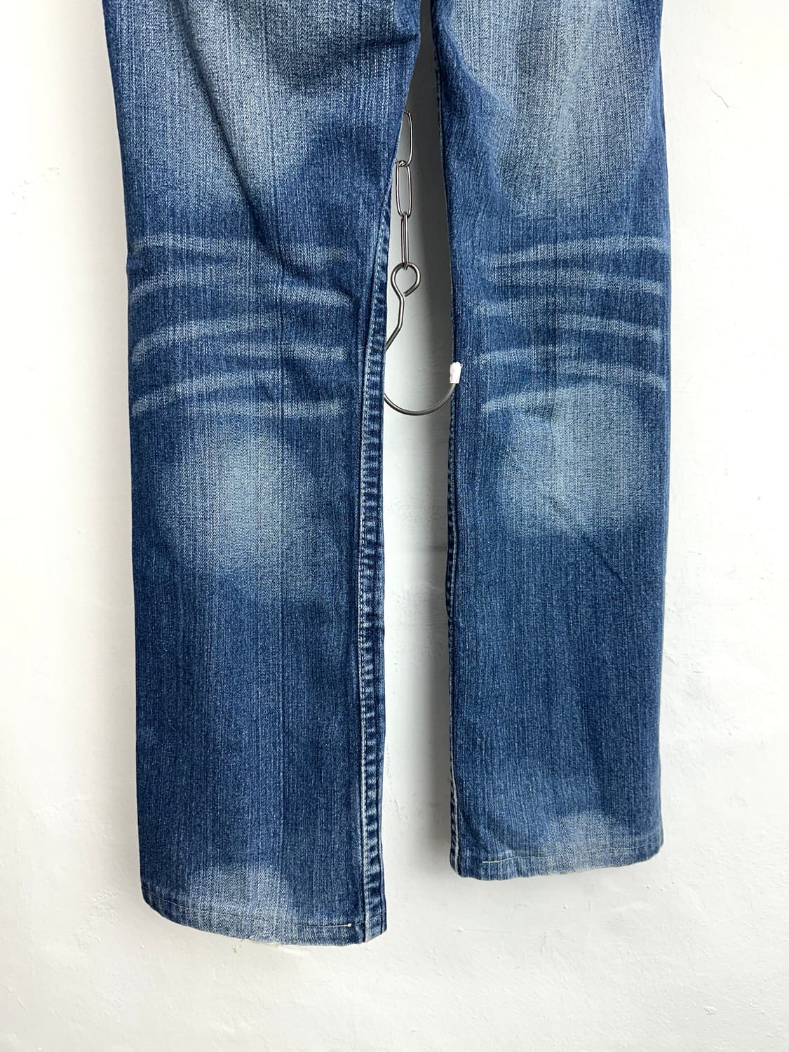 Curved Pocket Distressed Denim 상품이미지9