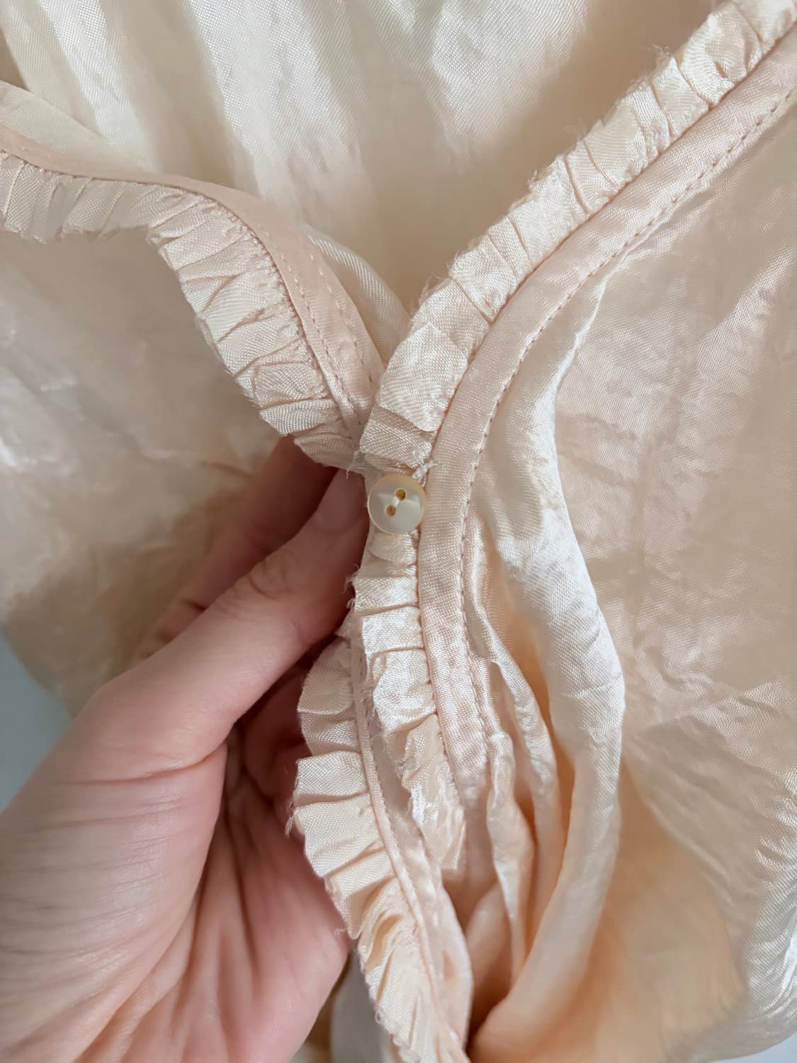 리본빛 Tippy Shirring Blouse Peach 상품이미지5
