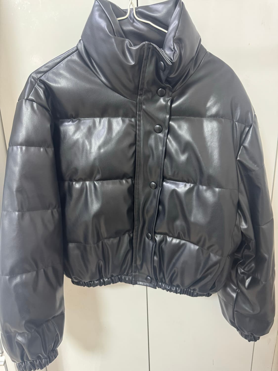 비건 레더 숏패딩 상품이미지1