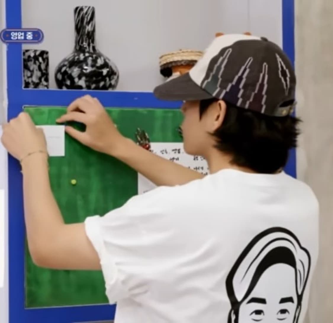 MQP 나바조 빅바이저 볼캡 뷔 착용 상품이미지1