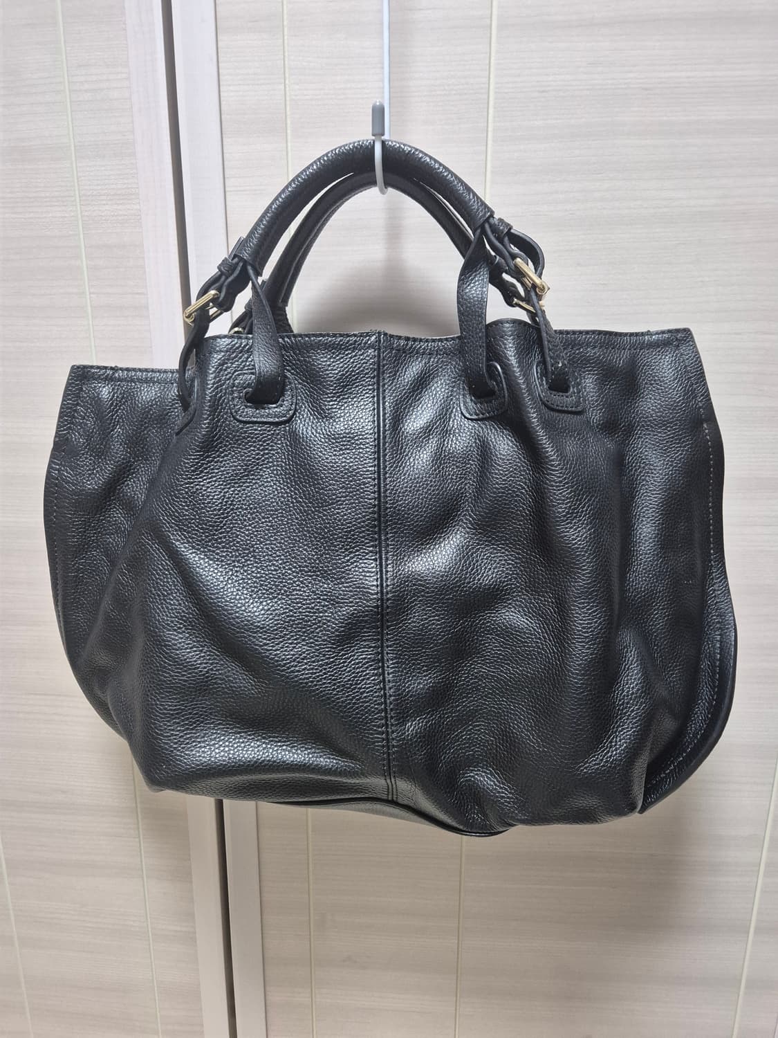 (정품) 지방시 블랙 레더 토트백 천연가죽 블랙 상품이미지4