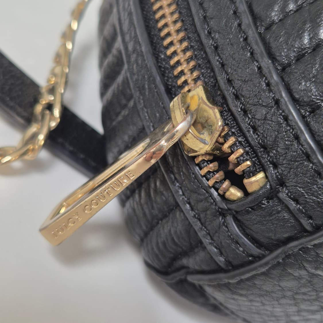 쥬시꾸뛰르(Juicy Couture) 블랙 미니 체인 크로스백 상품이미지5