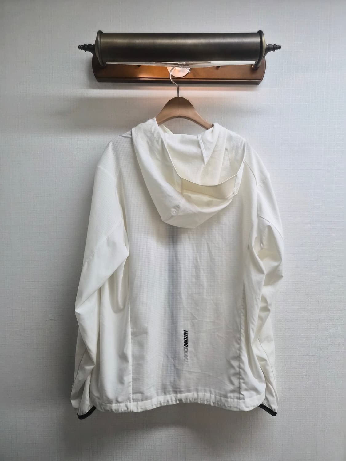 L) 미즈노 경량 러닝 바람막이 팝니다 상품이미지2