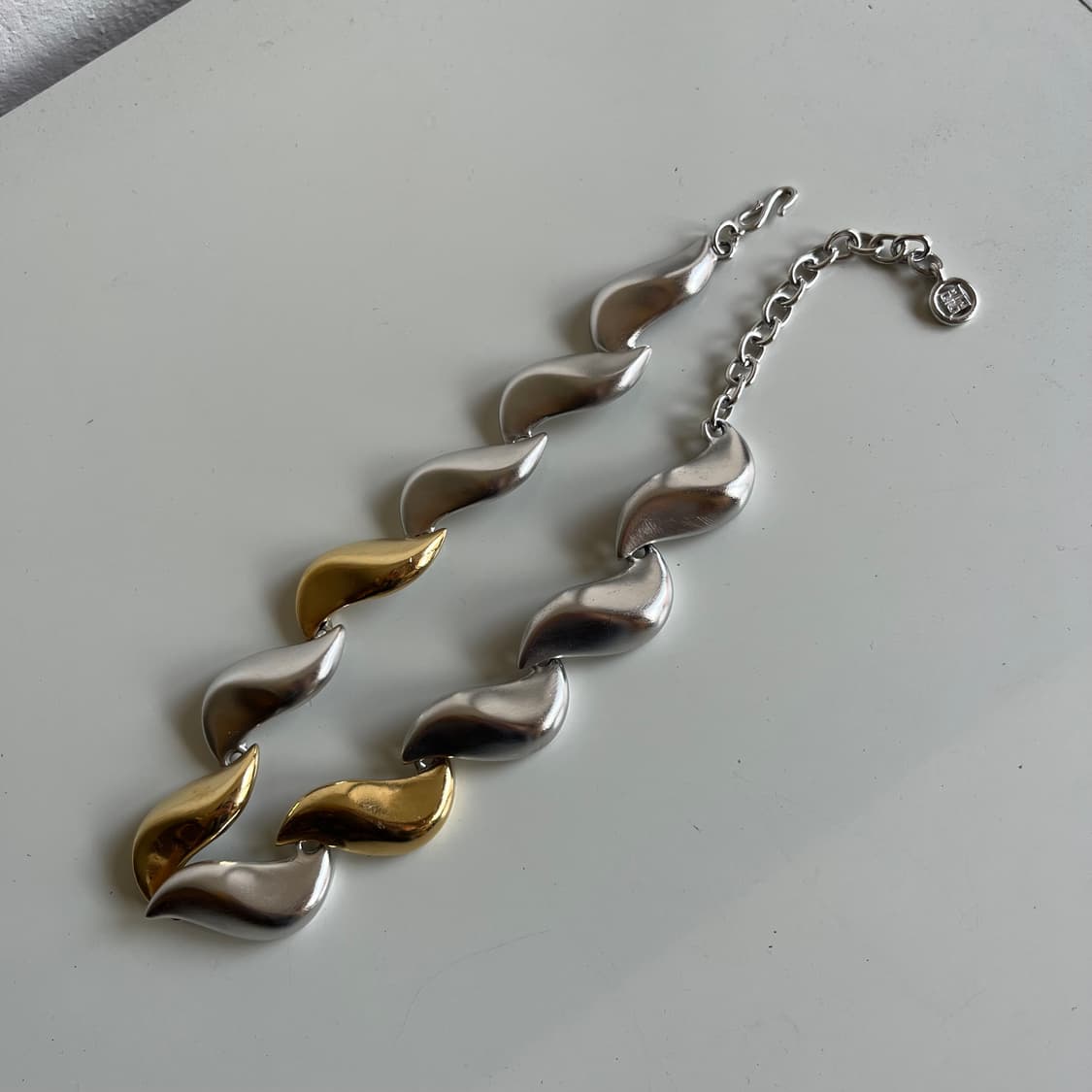 지방시 웨이브 믹스 컬러 목걸이 상품이미지5