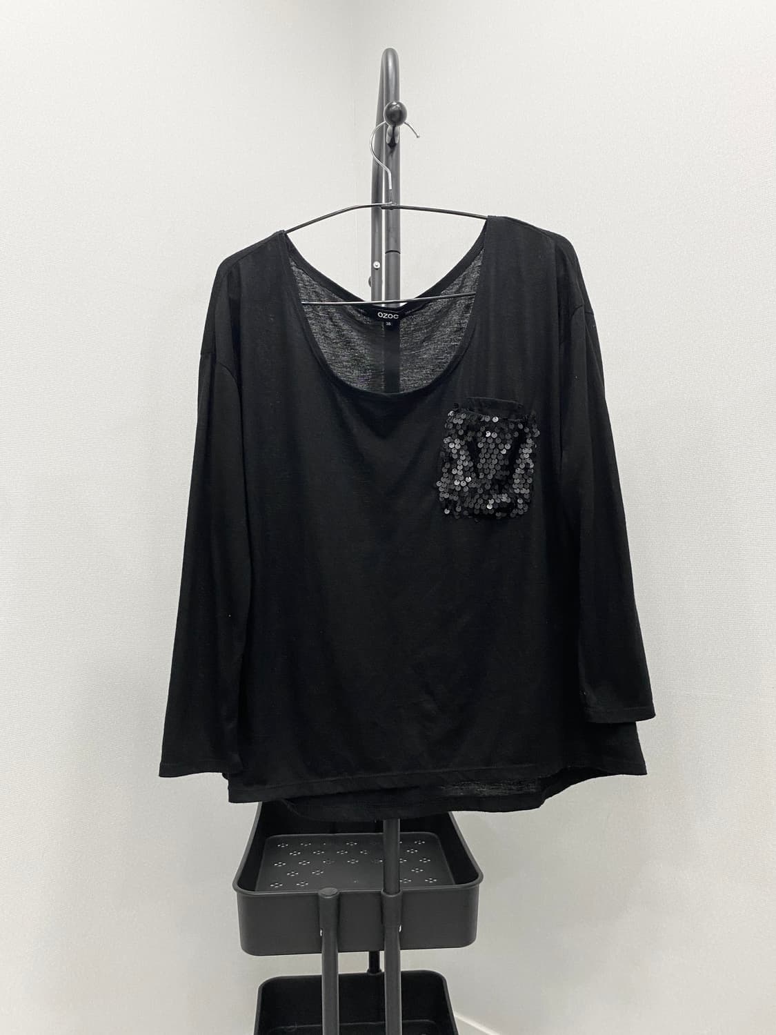 Glossy Sequin Pocket Top 상품이미지2