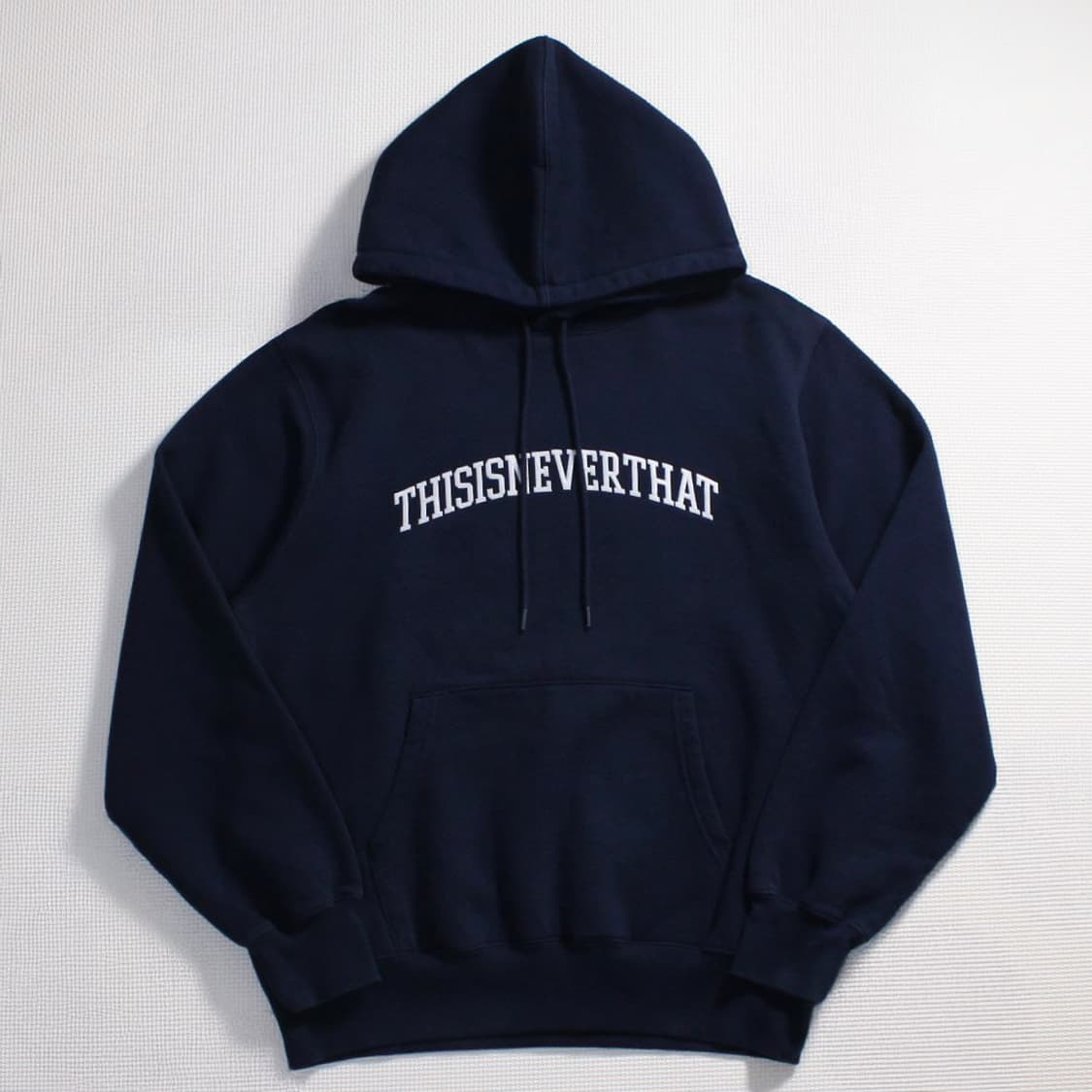 thisisneverthat® 디네뎃 네이비 기모 후드티 상품이미지1