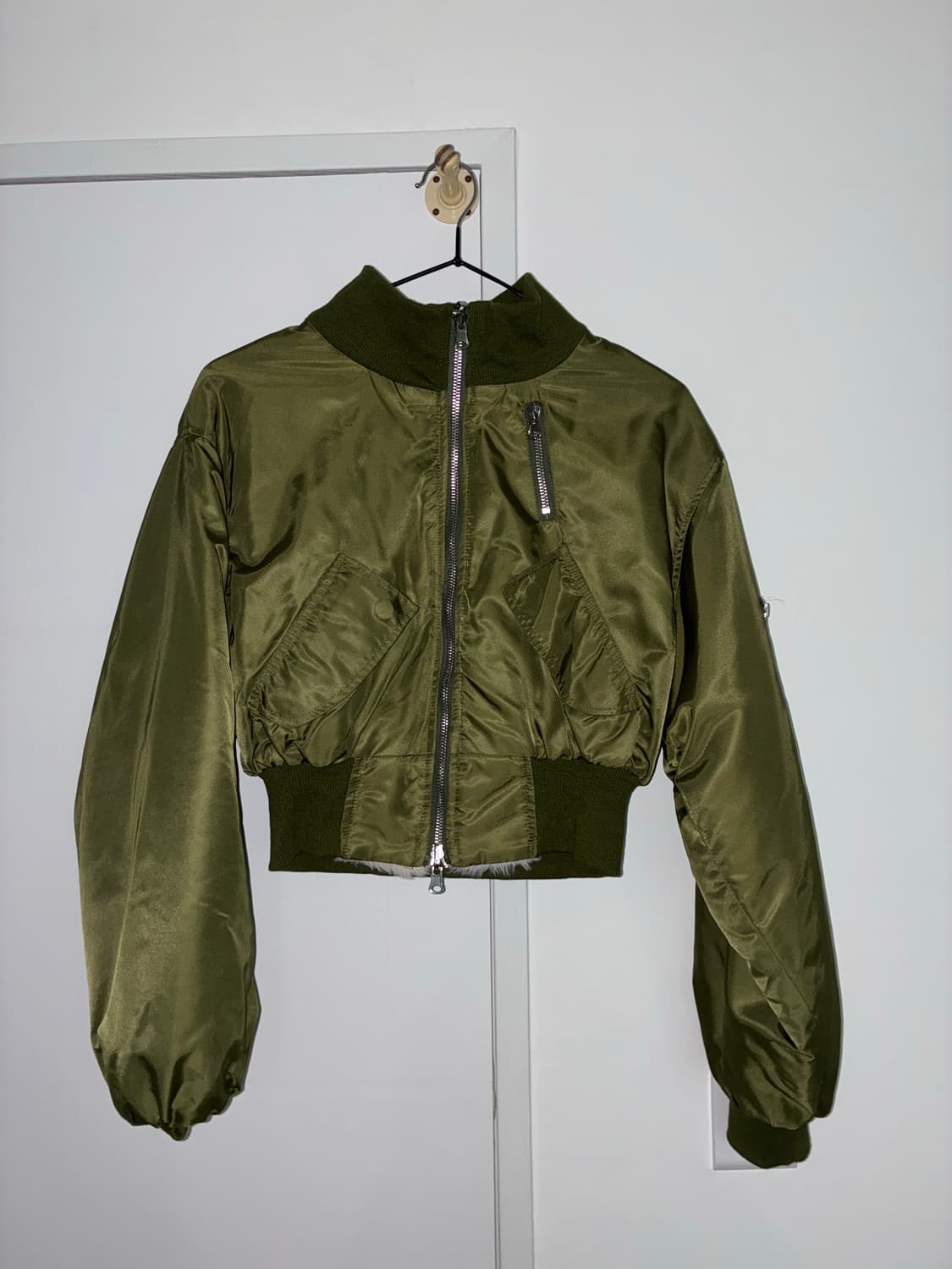 리버서블 양털 크롭 항공점퍼 카키 상품이미지1