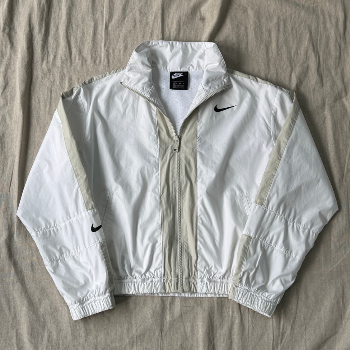 나이키 우먼 백로고 화이트 크롭 바람막이 XS 상품이미지1