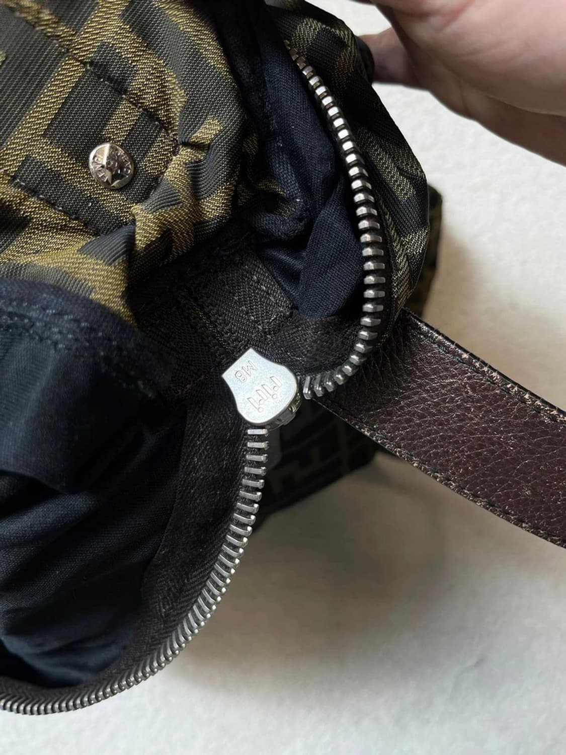 펜디 FENDI 90's 주카 패턴 크로스백 Q1260 상품이미지10