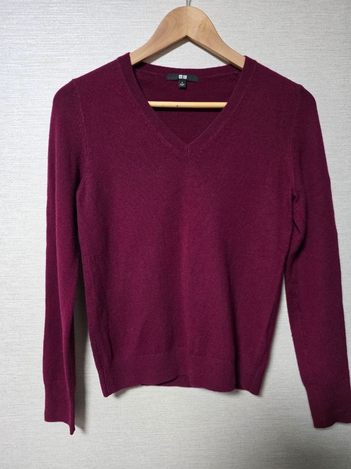 유니클로 캐시미어 버건디 브이넥 니트 상품이미지1