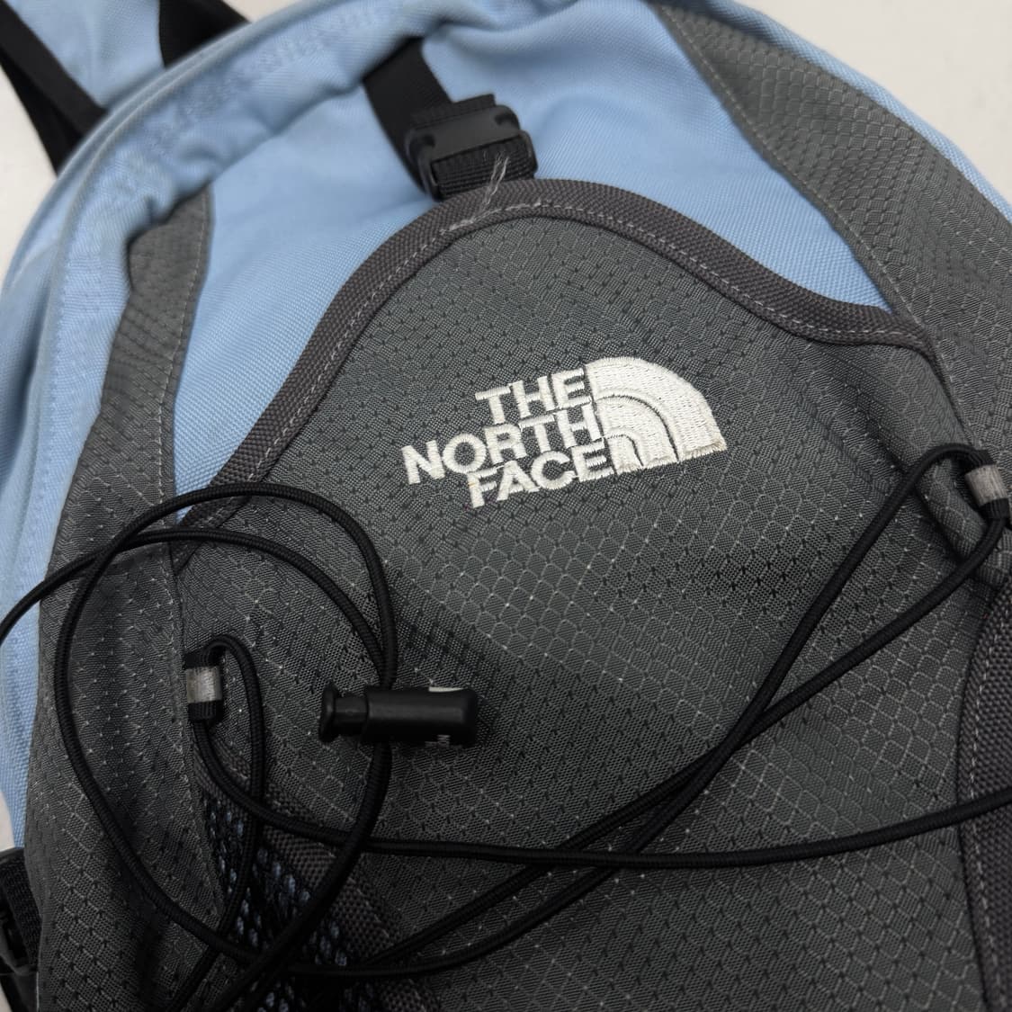 노스페이스 고프코어 에센셜 하늘색 스몰 백팩 상품이미지4