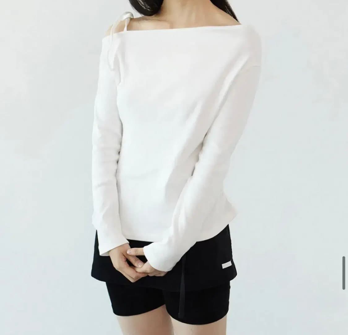 adit 오프숄더 롱 슬리브 아이보리 상품이미지1