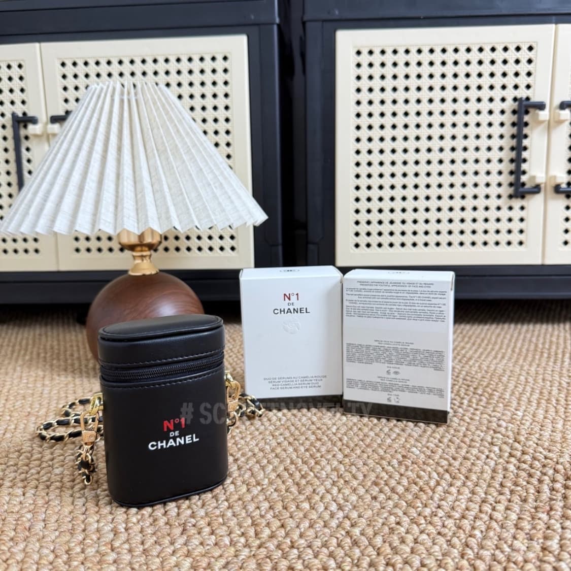 샤넬 뷰티 까멜리아 립파우치 체인백 블랙 상품이미지1