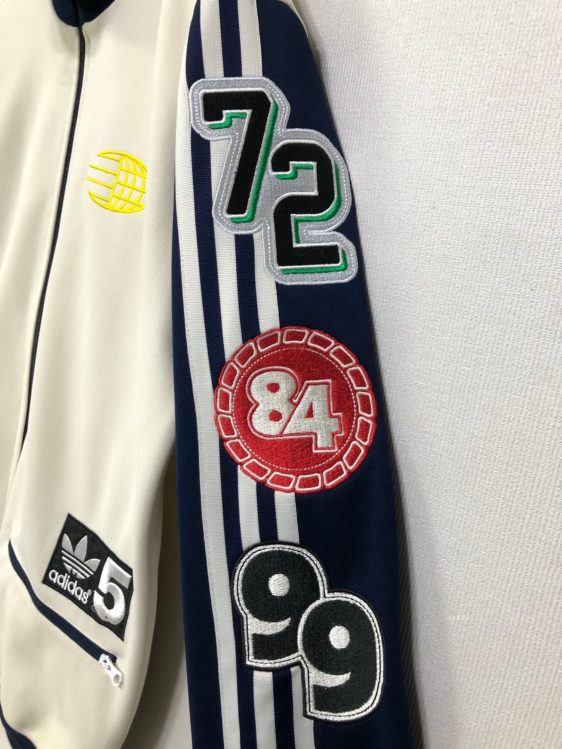 아디다스 남녀공용 프렌치 와펜 배색 트랙탑 져지 90 _ 아이보리/네이비 상품이미지3