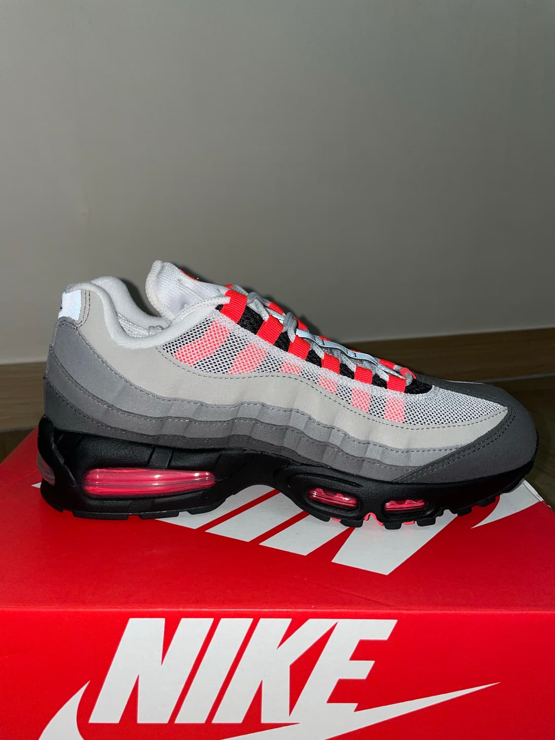 (새상품) 나이키 에어맥스95 OG 솔라레드 (270) 상품이미지4