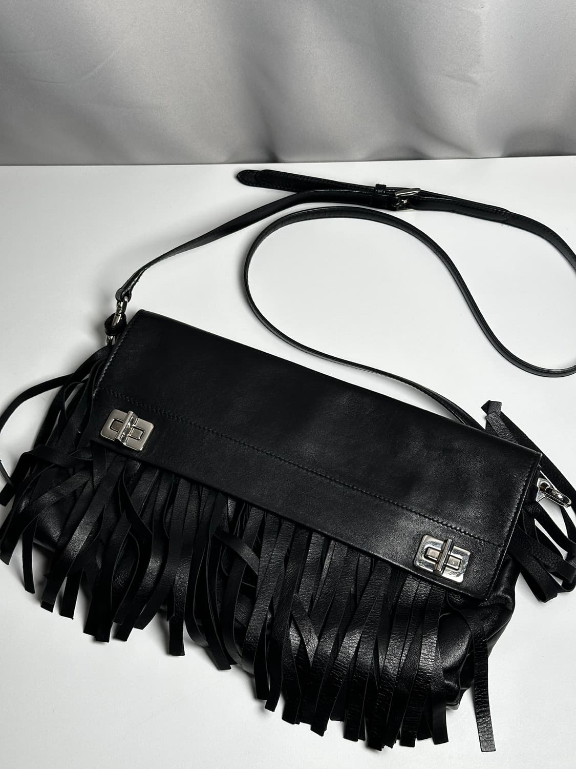 프라다 밀라노 프린지 숄더백 상품이미지1