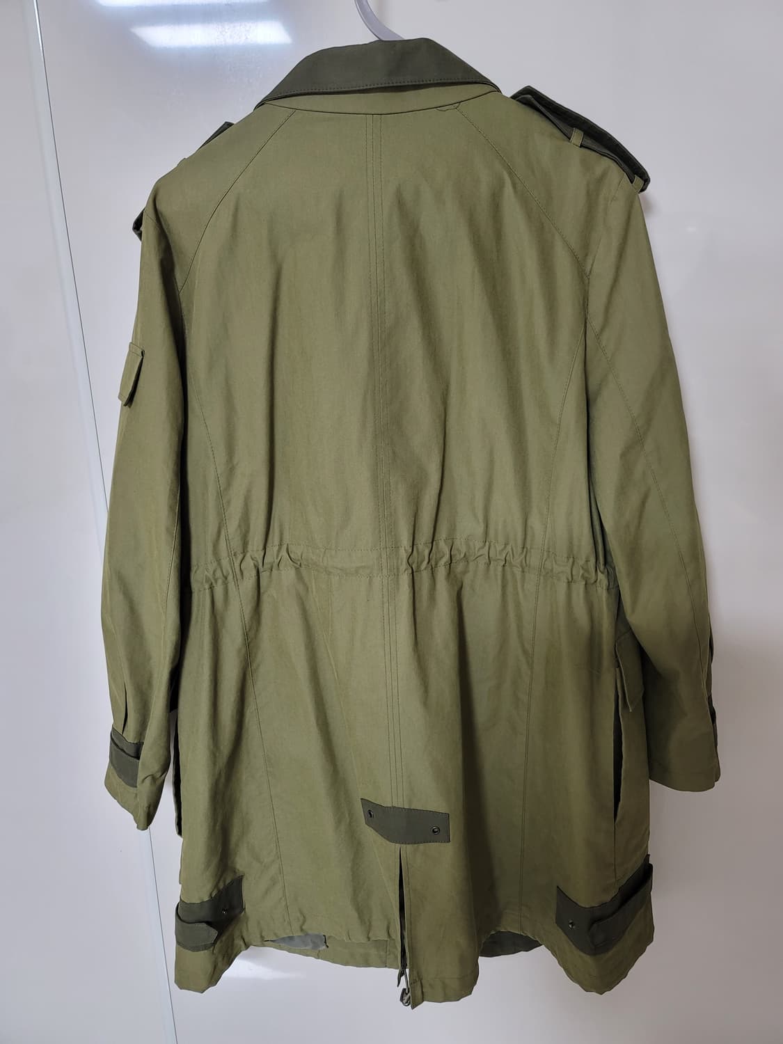 애니 피쉬테일 야상 6사이즈 95정 상태극상

여성 95정

상태극상 상품이미지2