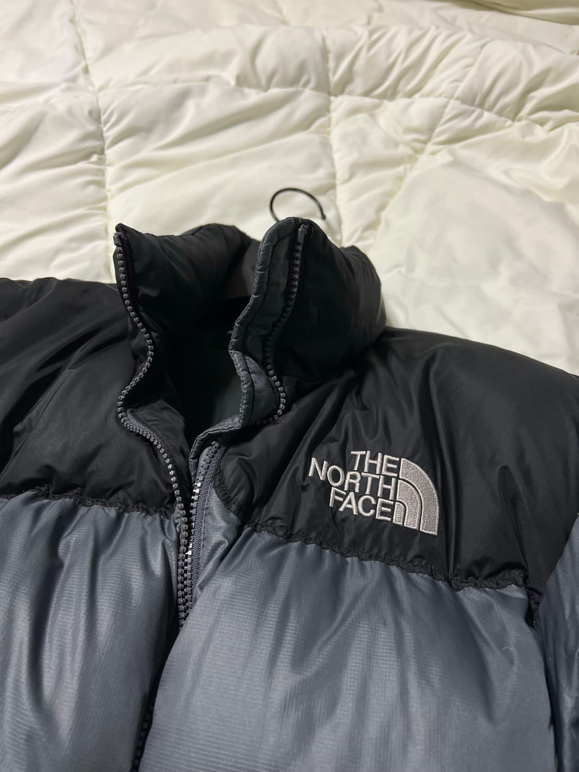 노스페이스 눕시 700 그레이 기리보이 착용 상품이미지3