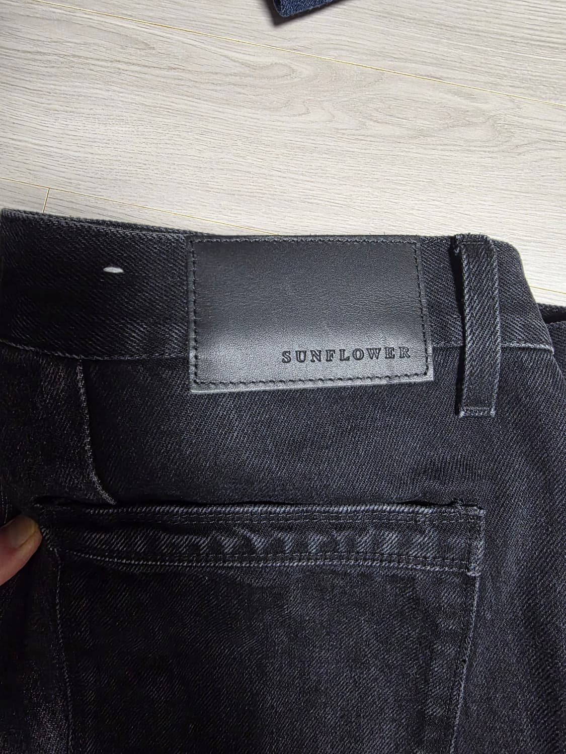 SUNFLOWER black flare jean 34사이즈 판매합니다 상품이미지5