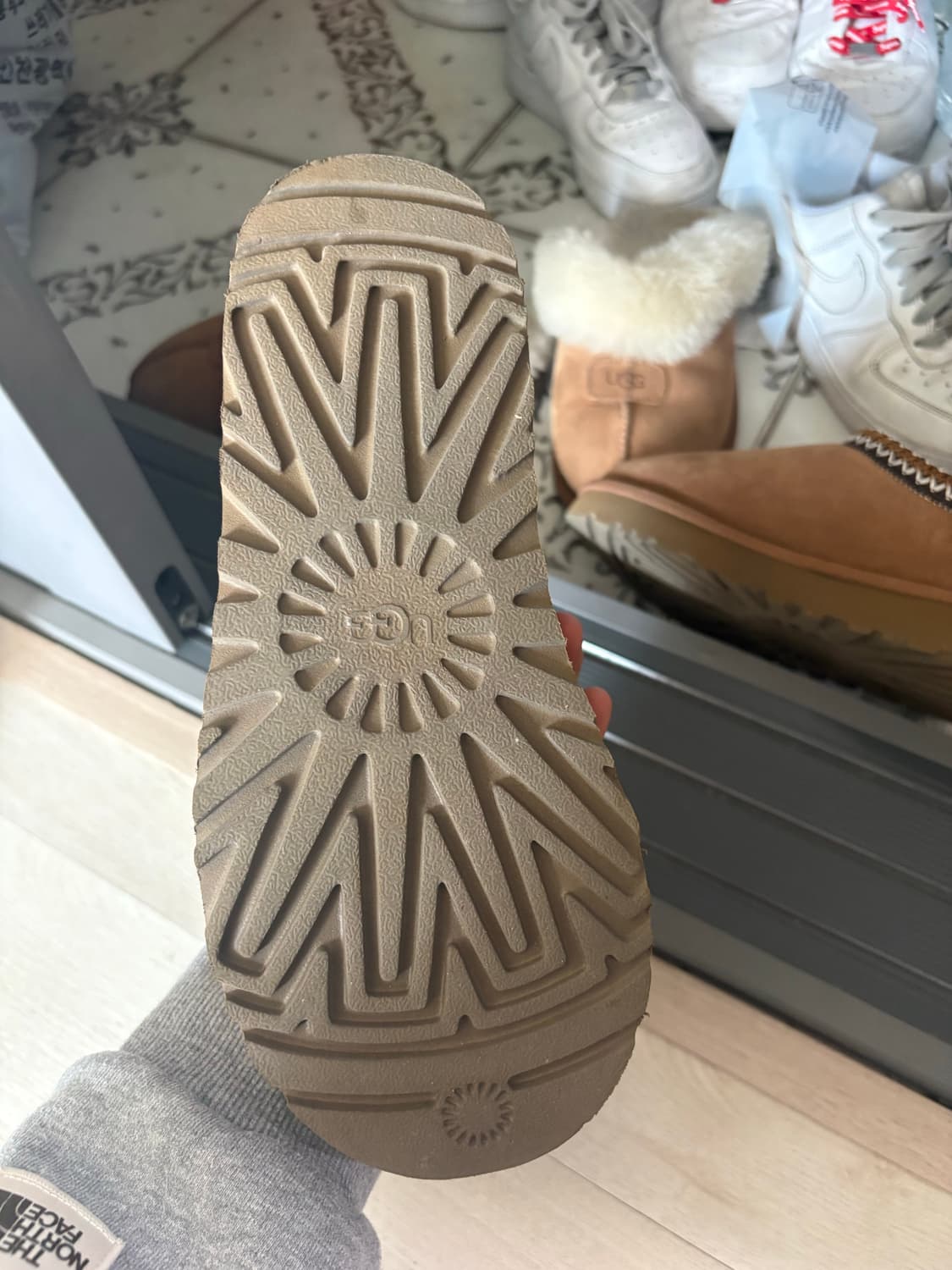 어그 타이만 스웨이드 240 상품이미지3