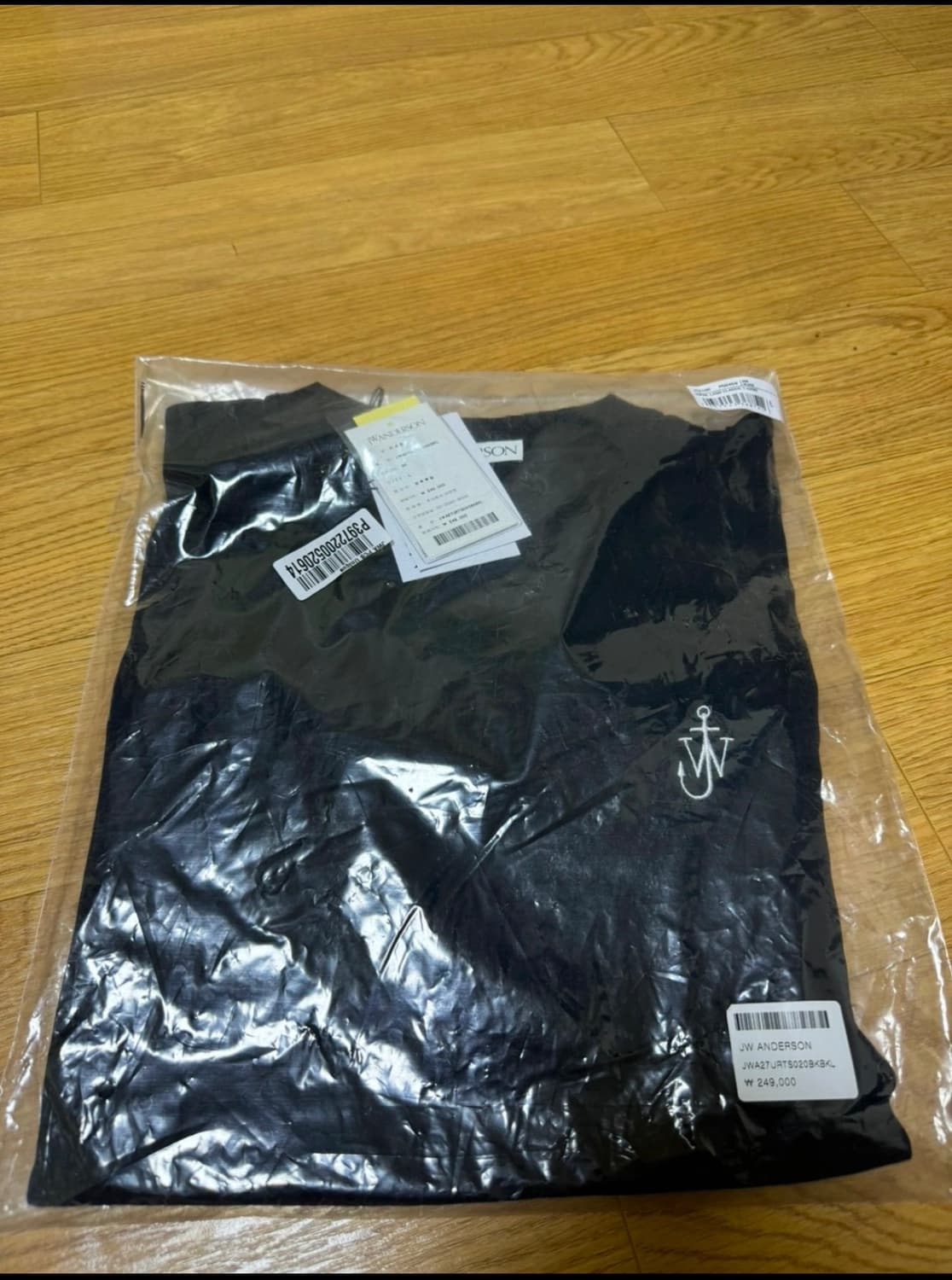 JW앤더슨 22FW 스월로고 반팔 블랙 상품이미지3