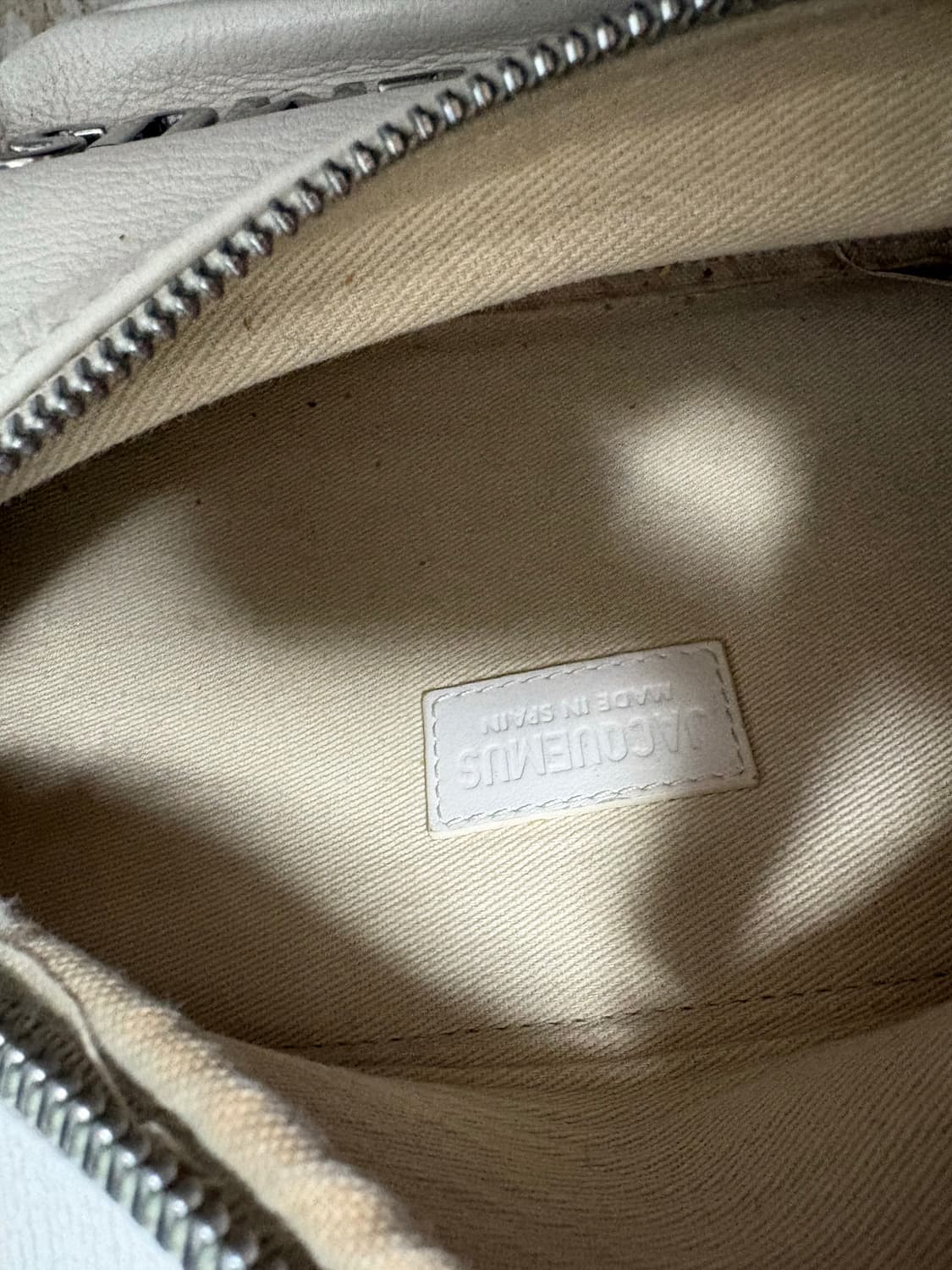 자크뮈스(Jacquemus)의 라 바난(La Banane) 가죽 벨트 백 상품이미지5