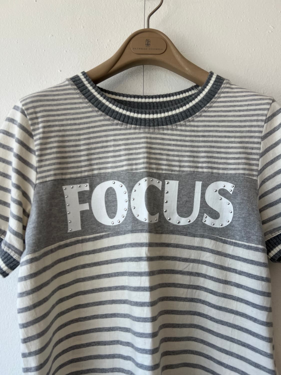 손정완 여성 그레이 스트라이프 니트립 반팔티셔츠 상품이미지1