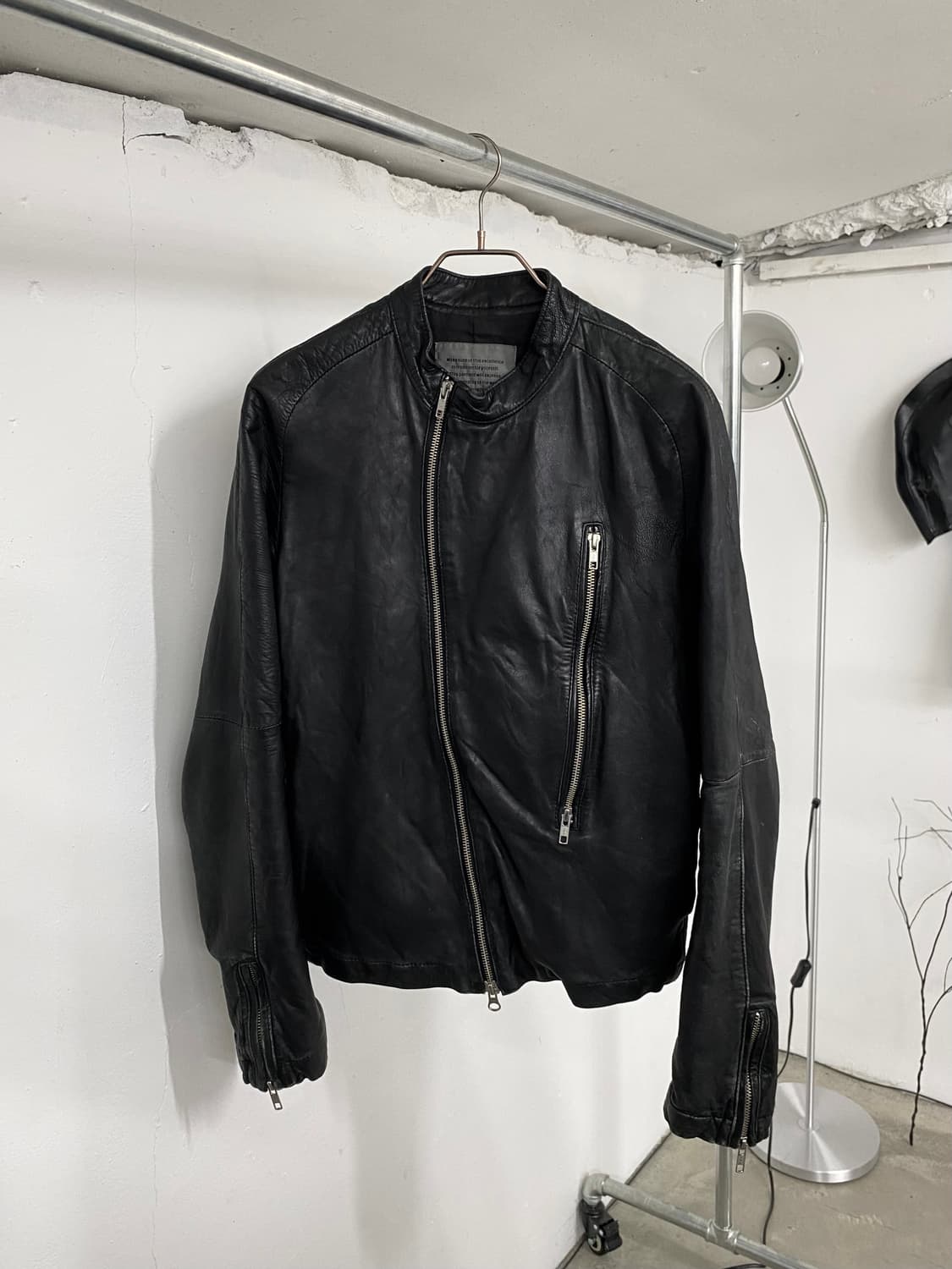 저널 스탠다드 십스킨 사선 지퍼 레더 자켓 상품이미지4