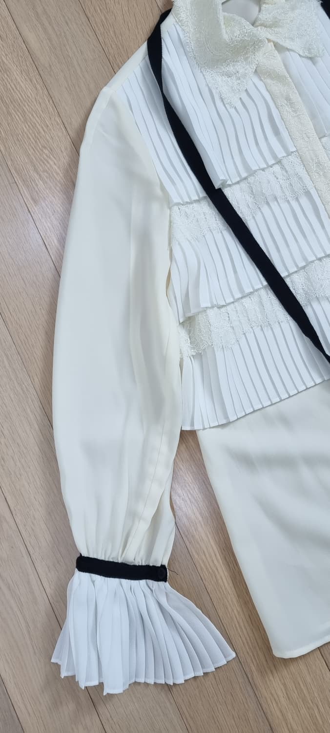 MICHAA 미샤 셔링 브라우스 S _ 여성 상품이미지3