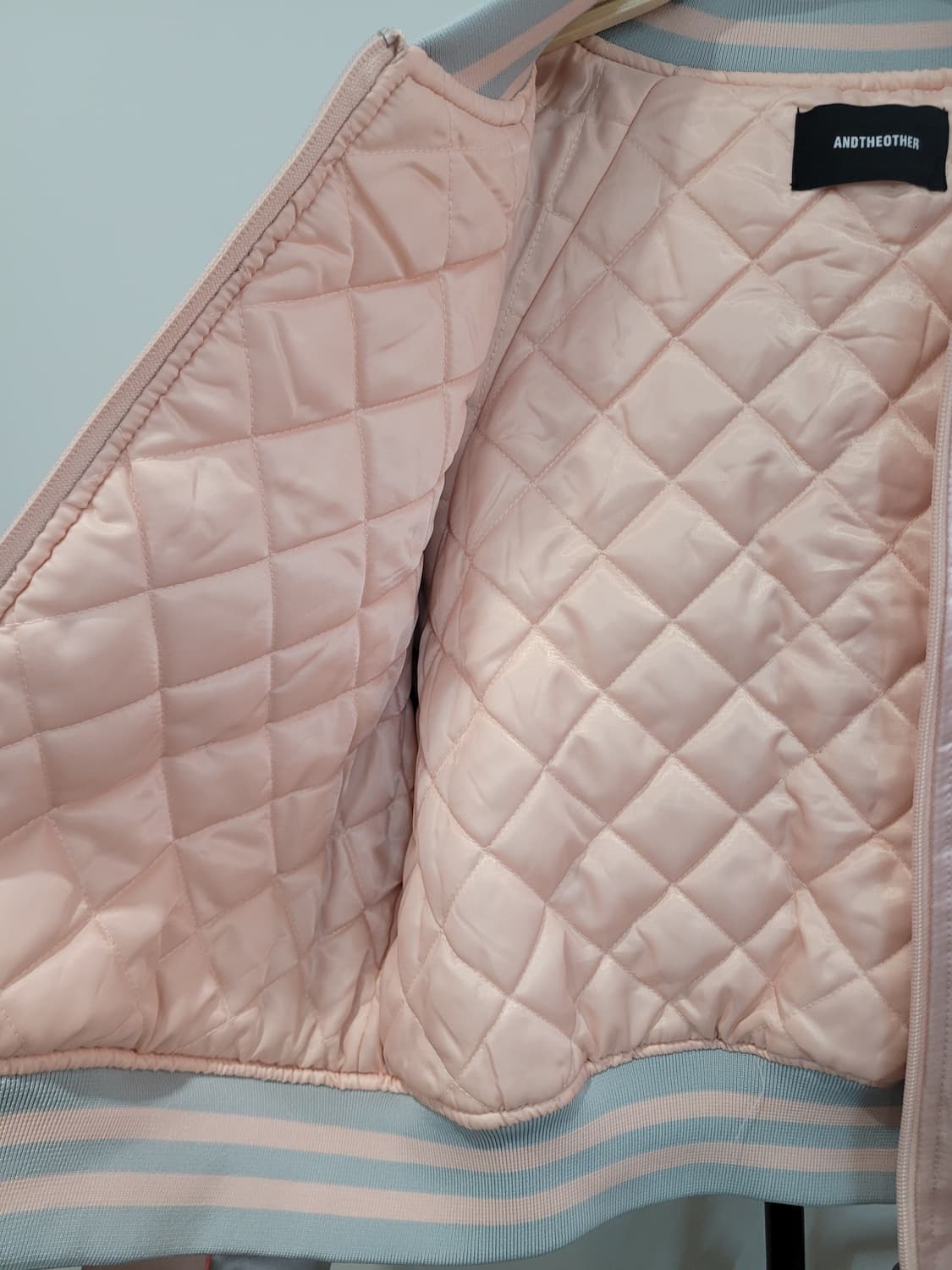 앤디아더 MA-1 핑크 배색 크롭 블루종 자켓 55~66 상품이미지9