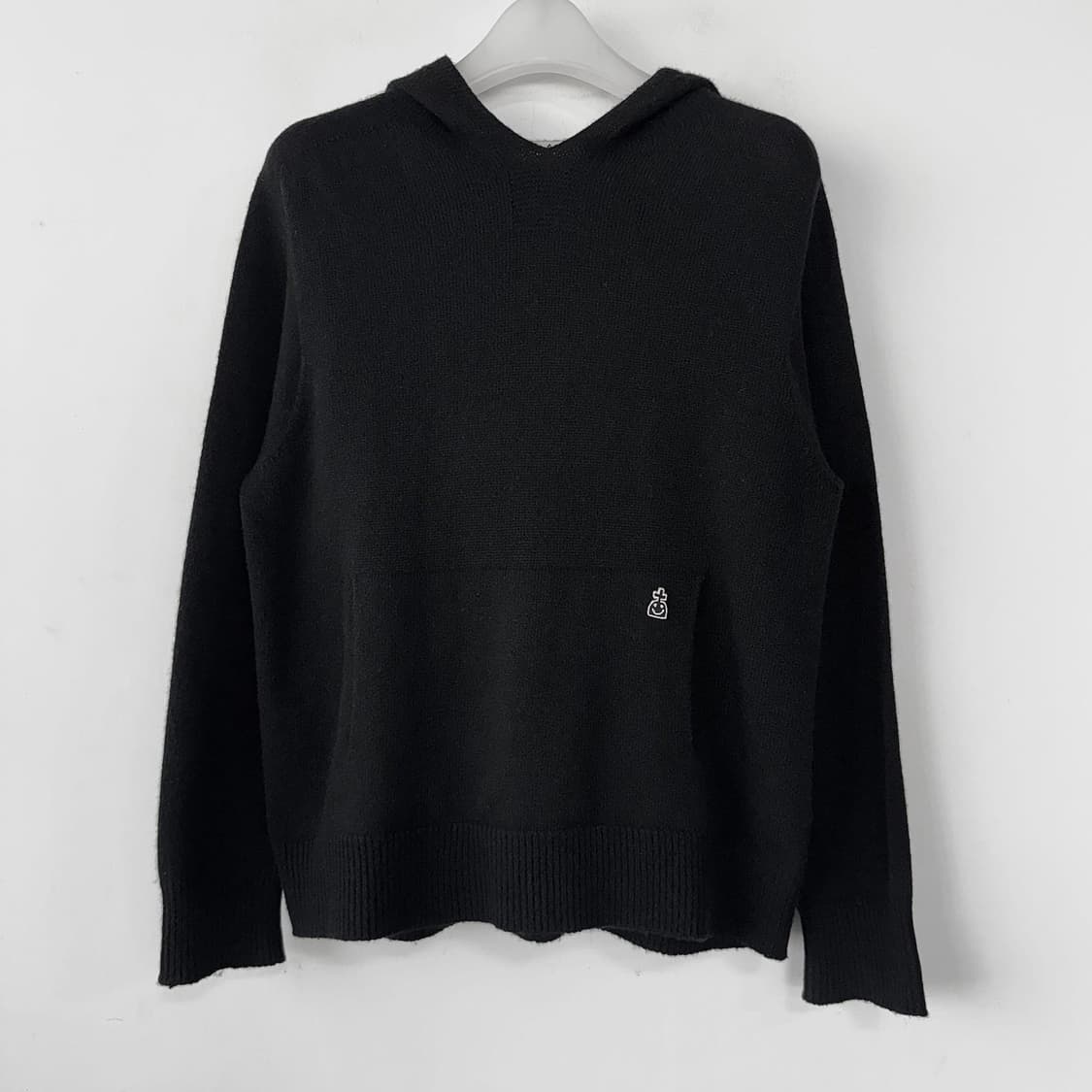 데바스테 23 로고 니트 후드 상품이미지1