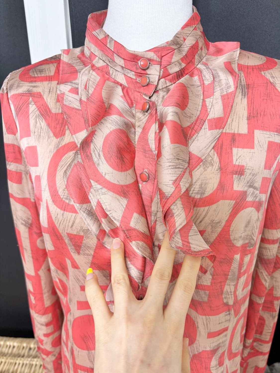 올리비아로렌ㅡ 러플 장식 블라우스 호칭 95/상태최상 상품이미지3