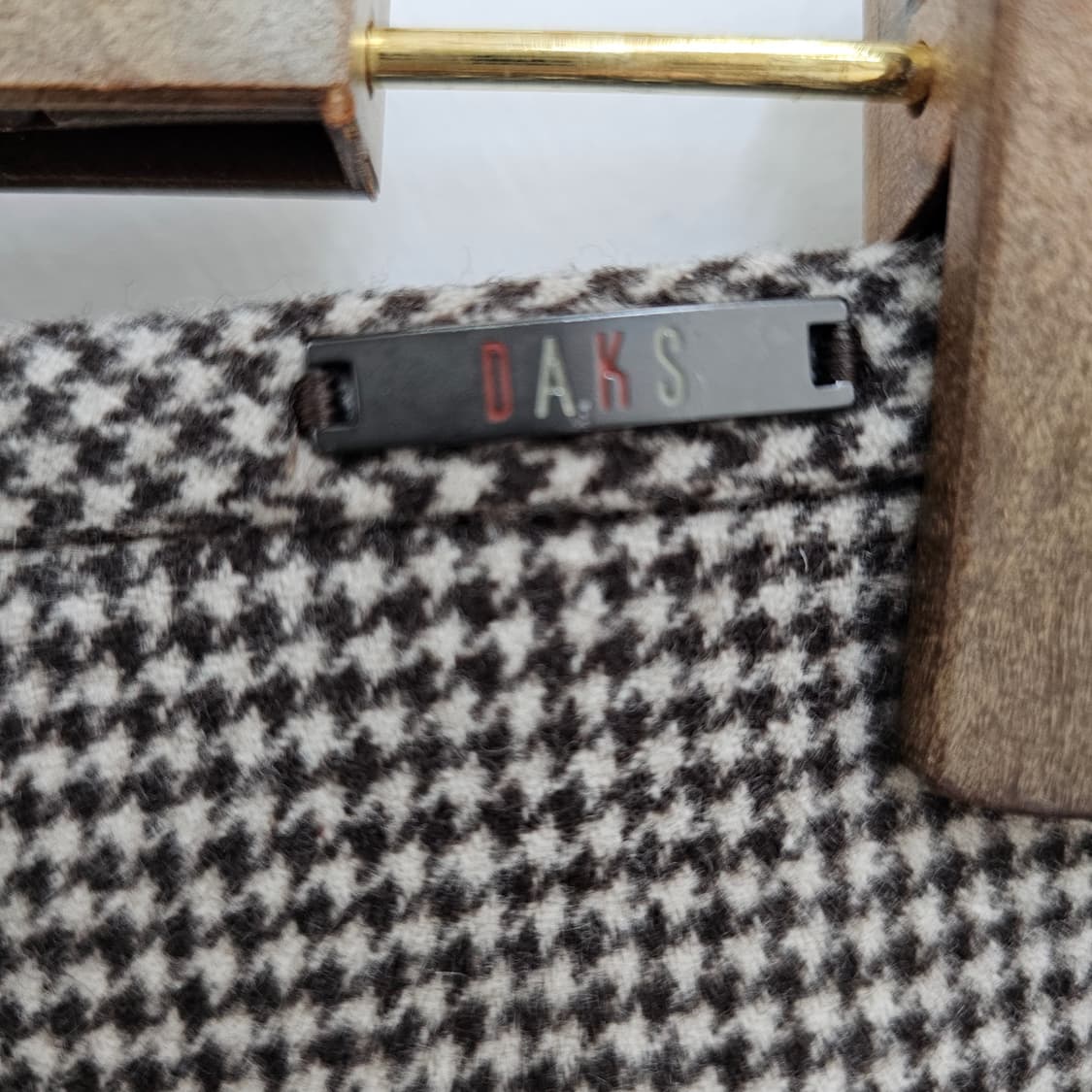 일본 DAKS 울100% 하운드체크 플리츠 브라운 미디스커트 상품이미지6