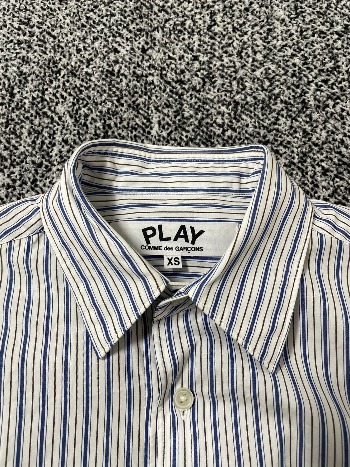 빈티지9. 꼼데가르송 플레이 블랙 하트 와펜 스트라이프 셔츠 블루 상품이미지3