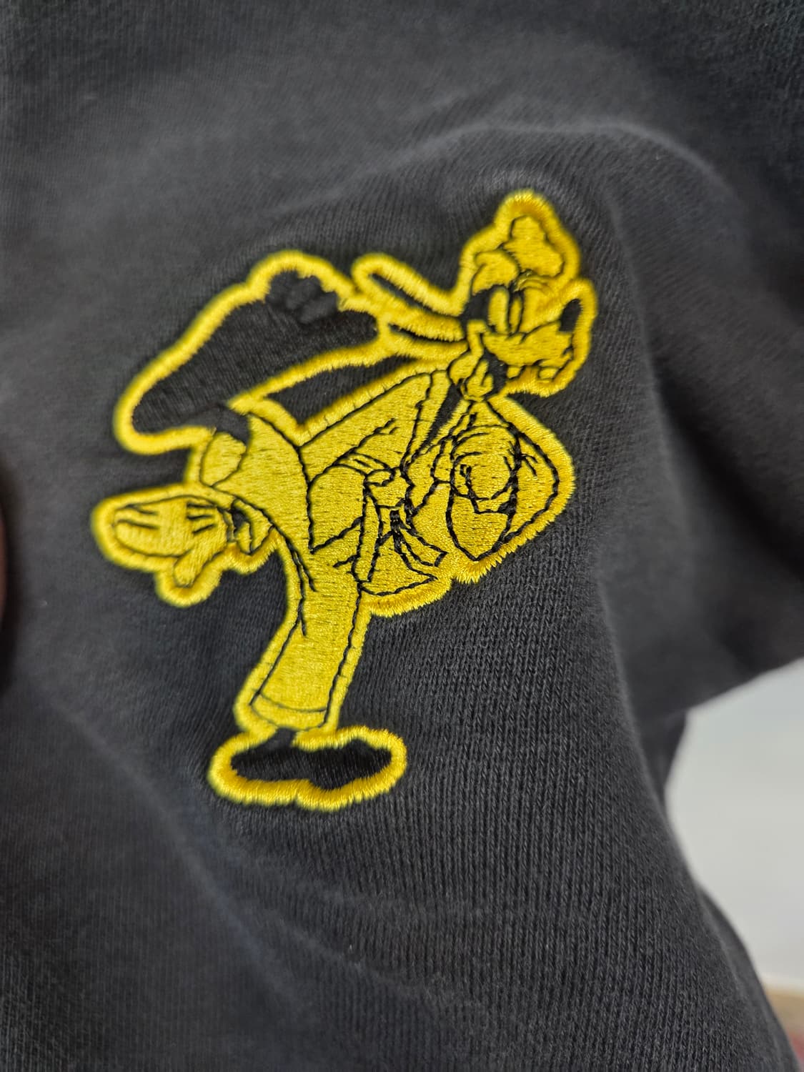 아디다스 디즈니 콜라보 구피 멀티자수로고 맨투맨 xl 상품이미지6