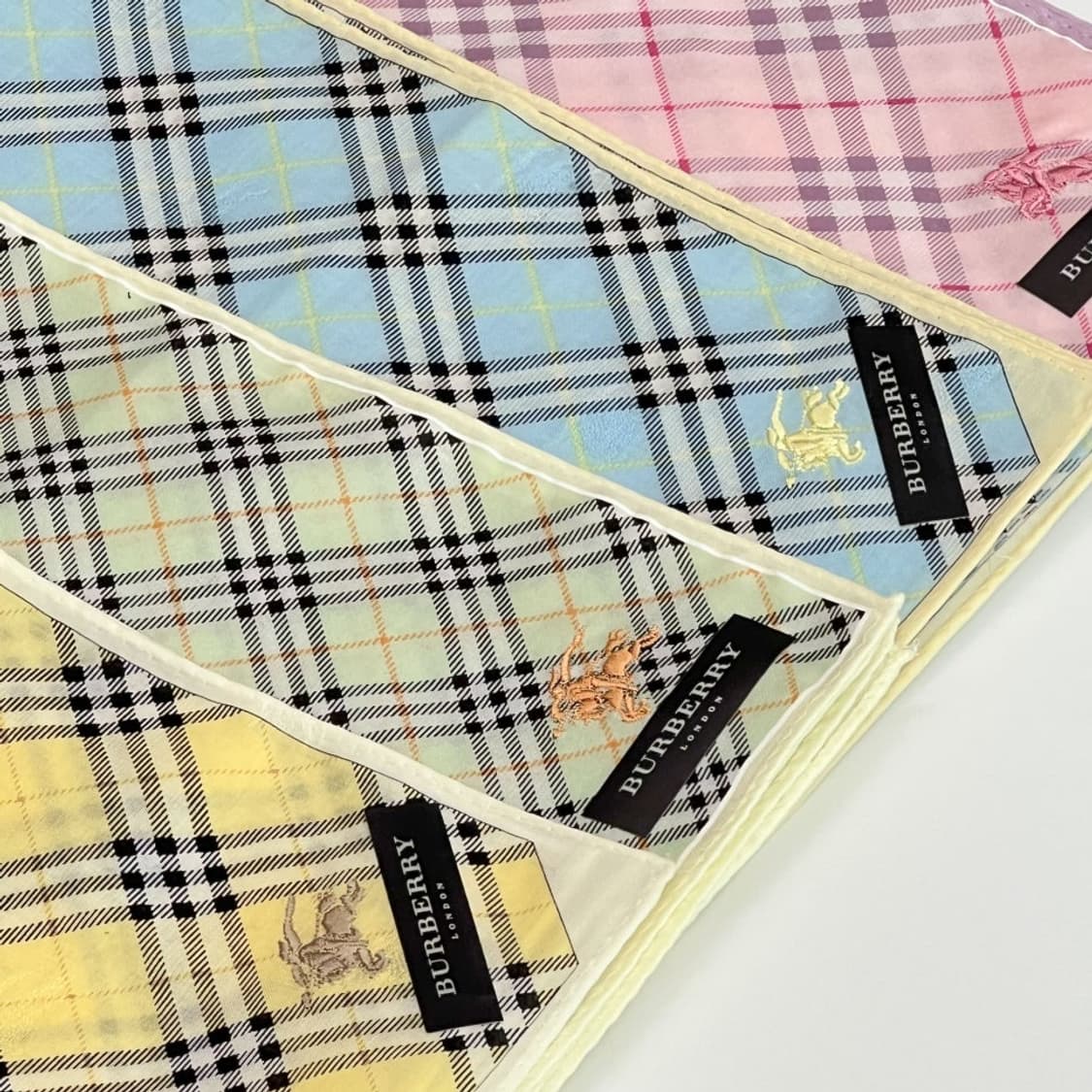 (새상품) burberry /버버리 쁘띠스카프 손수건 상품이미지6