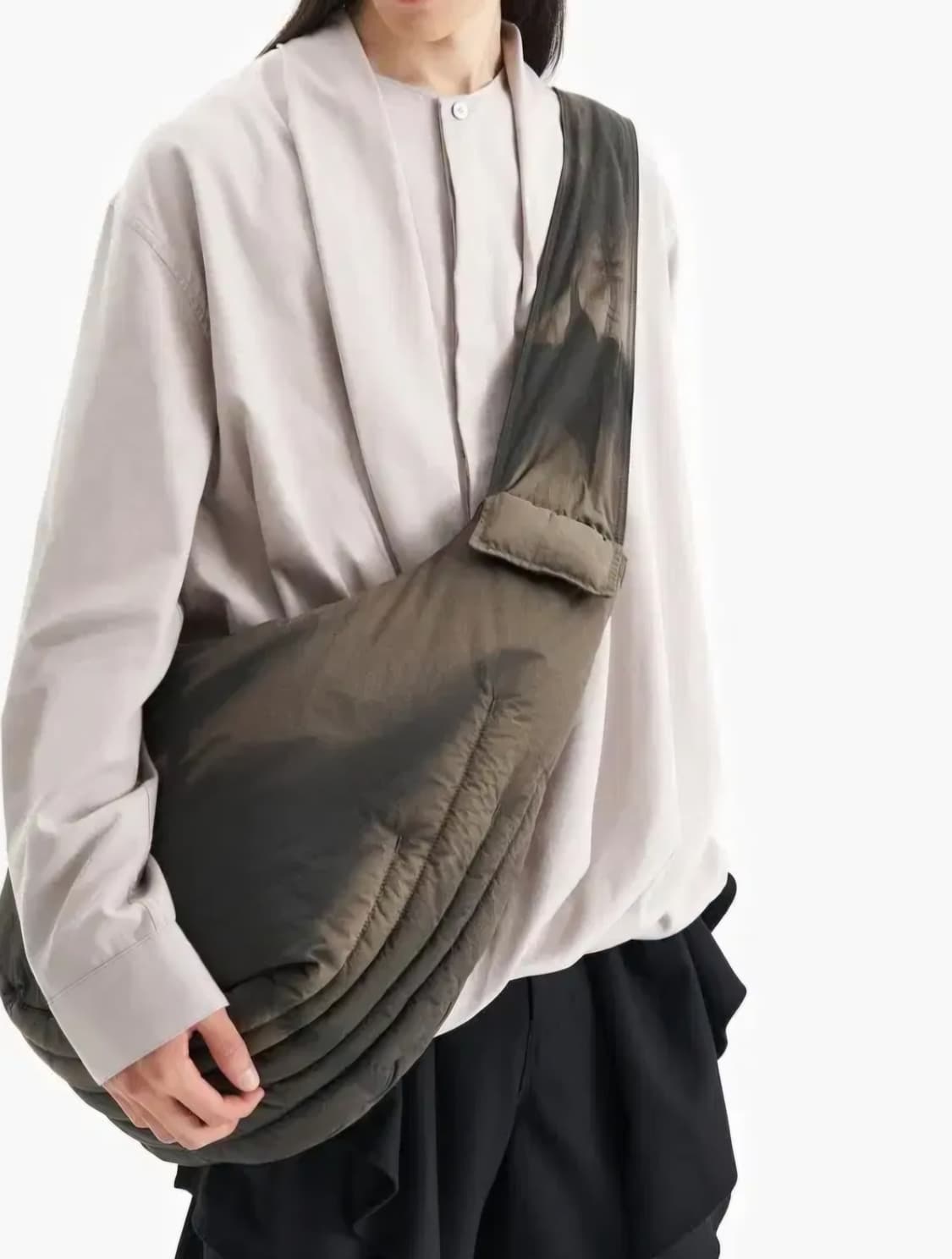 Jiyong Kim 지용킴 썬블리치드 슬링백 상품이미지1