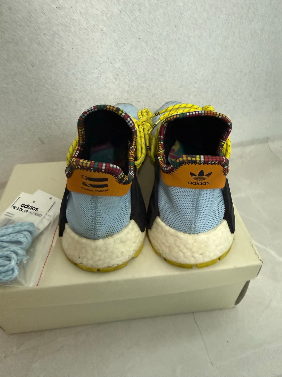 아디다스 퍼렐 휴먼레이스 스카이블루 EE7681 230 상품이미지2