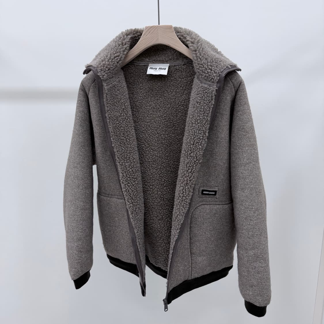 [S+급/42] 25FW 미우미우 시어링 코튼 플리스 블루종 자켓 상품이미지2