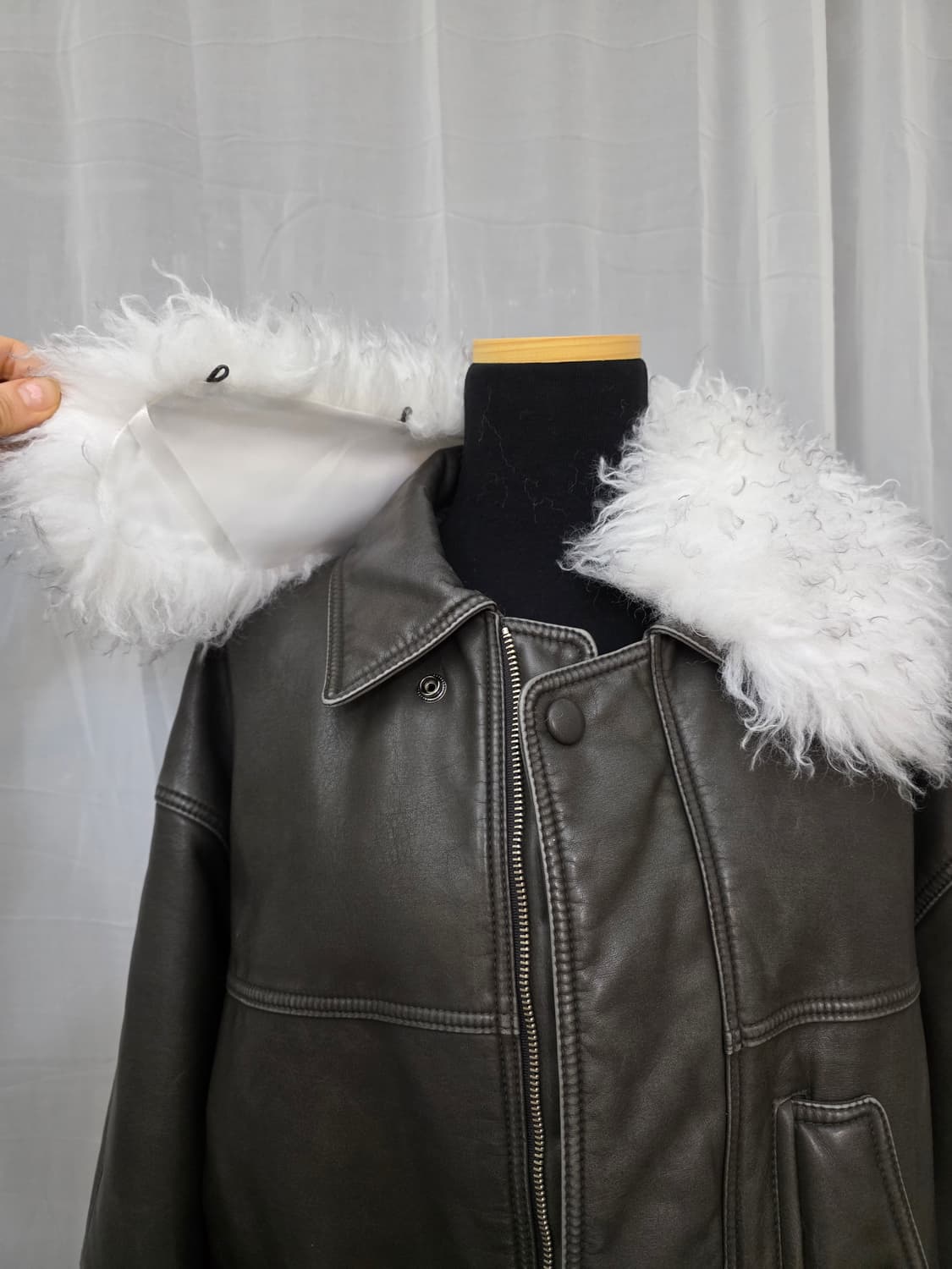 새상품급) 도매택 위아(weare) 레더 퍼 카라 점퍼 상품이미지5