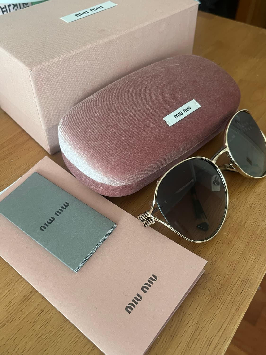 미우미우 호피 로고 선글라스 상품이미지1