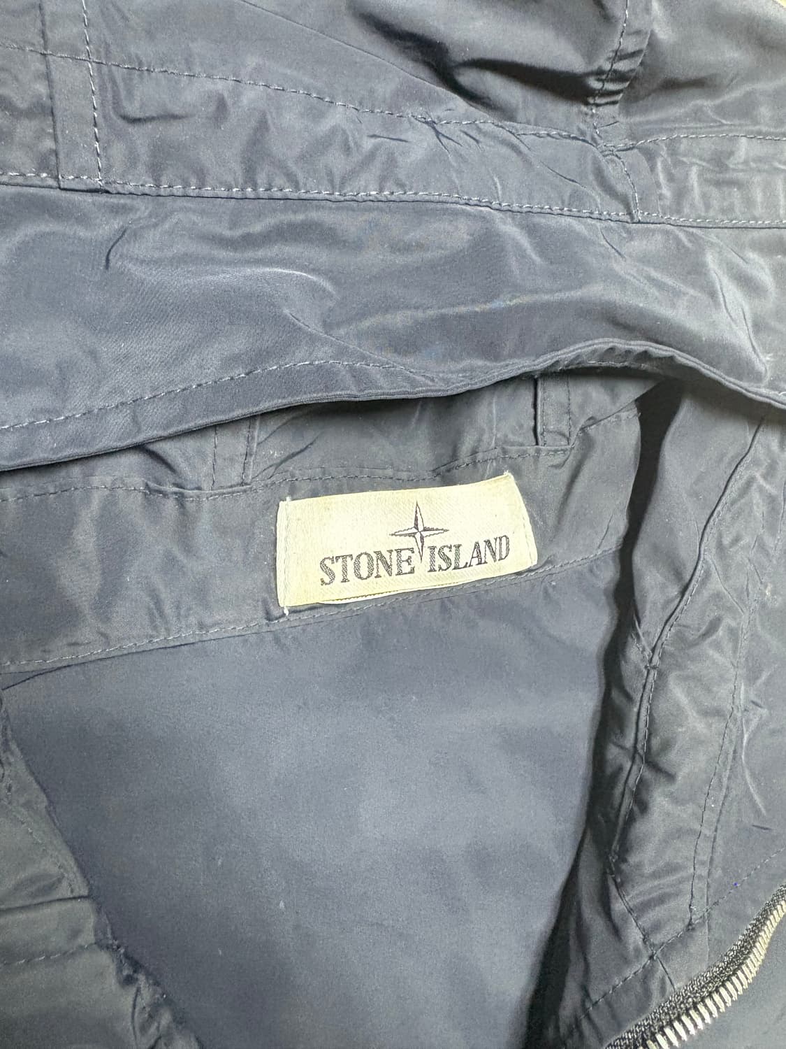 스톤아일랜드 마이크로랩스 바람막이 네이비 상품이미지5